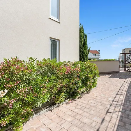 Apartment Lovely In With Wifi - Csv282 *